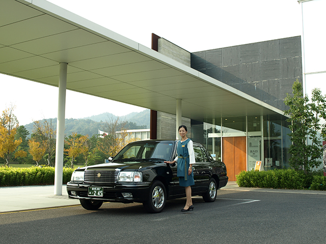 黒塗りタクシー