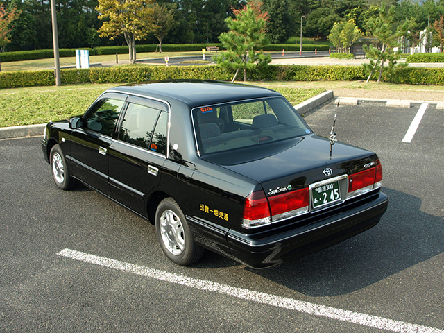 黒塗りタクシー