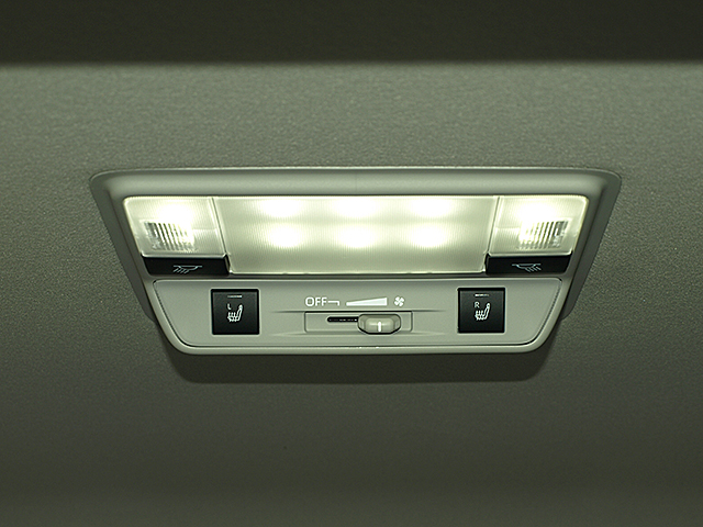 エアコン風量調整・リヤシートヒーター