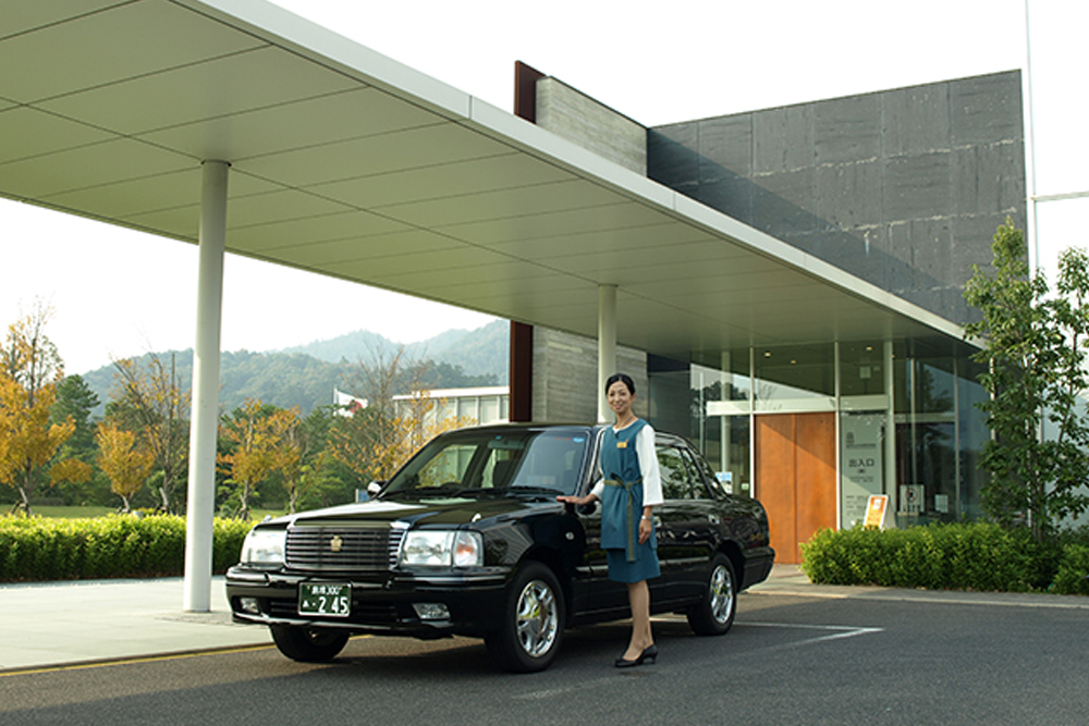 黒塗りタクシー